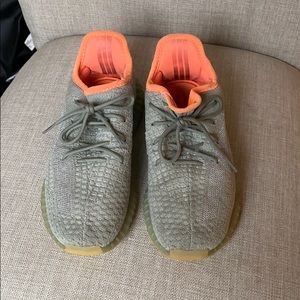 Kids Yeezy Boost Sneakers sz 1.5